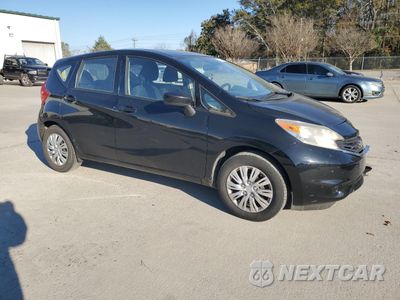 Czwarte zdjęcie samochodu z boku: 2015 NISSAN VERSA NOTE S VIN:3N1CE2CP2FL370285 - miniatura