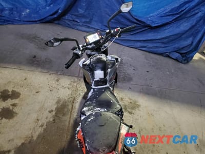 Zdjęcie 6 z 10 samochodu: 2022 KTM 390 DUKE VIN:MD2JPJ402NC252011 - miniatura