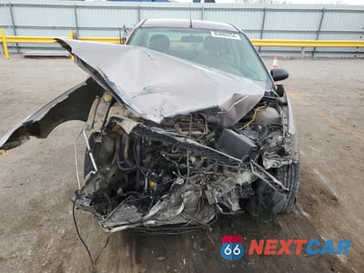 Piąte zdjęcie samochodu w środku: 2005 FORD FOCUS ZX4 VIN:1FAFP34N35W315219 - miniatura