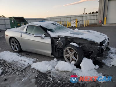 Czwarte zdjęcie samochodu z boku: 2011 CHEVROLET CORVETTE VIN:1G1YF2DWXB5112489 - miniatura