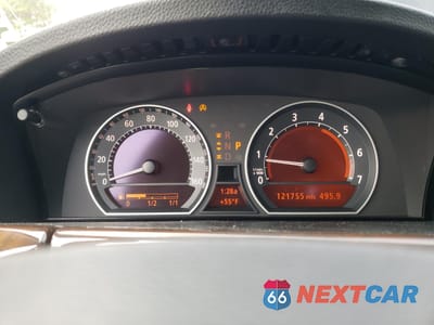 Zdjęcie 9 z 13 samochodu: 2007 BMW 750 VIN:WBAHN835X7DT72164 - miniatura