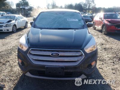 Piąte zdjęcie samochodu w środku: 2019 FORD ESCAPE SE VIN:1FMCU0GD5KUC49556 - miniatura