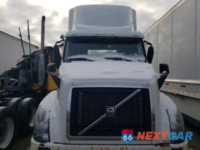 Zdjęcie 9 z 10 samochodu: 2014 VOLVO VN VNL VIN:4V4NC9EG1EN159308 - miniatura