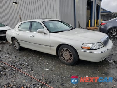 Czwarte zdjęcie samochodu z boku: 2007 LINCOLN TOWN CAR SIGNATURE LIMITED VIN:1LNHM82V77Y638767 - miniatura