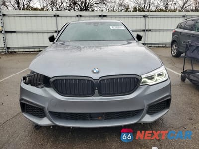 Piąte zdjęcie samochodu w środku: 2018 BMW M550XI VIN:WBAJB9C54JB286707 - miniatura
