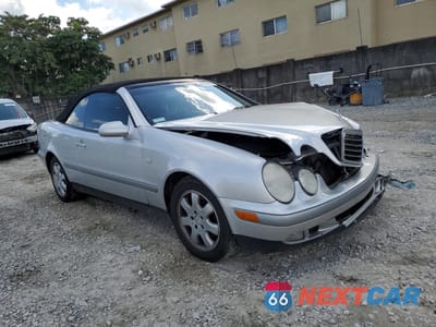 Czwarte zdjęcie samochodu z boku: 1999 MERCEDES-BENZ CLK 320 VIN:WDBLK65G4XT013857 - miniatura