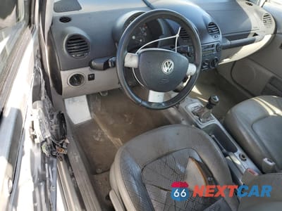 Zdjęcie 8 z 14 samochodu: 2001 VOLKSWAGEN NEW BEETLE GLX VIN:3VWDD21C61M462357 - miniatura