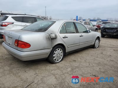 Trzecie zdjęcie samochodu z tyłu: 1999 MERCEDES-BENZ E 320 VIN:WDBJF65H1XA937396 - miniatura