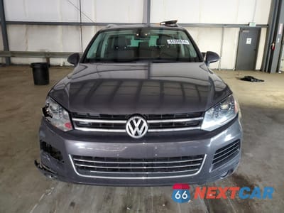 Piąte zdjęcie samochodu w środku: 2011 VOLKSWAGEN TOUAREG V6 TDI VIN:WVGFK9BP0BD004463 - miniatura