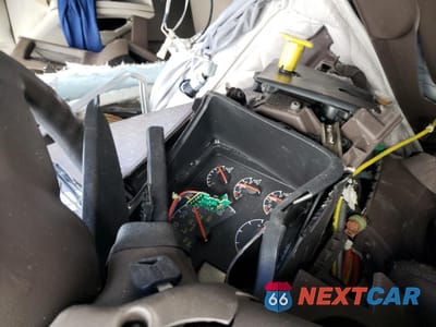 Zdjęcie 8 z 10 samochodu: 2016 VOLVO VN VNL VIN:4V4N99EHXGN967828 - miniatura