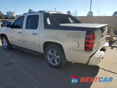 Drugie zdjęcie samochodu z przodu: 2011 CHEVROLET AVALANCHE LTZ VIN:3GNTKGE35BG142210 - miniatura