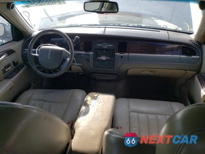 Zdjęcie 8 z 15 samochodu: 2006 LINCOLN TOWN CAR SIGNATURE VIN:1LNHM81V16Y614156 - miniatura