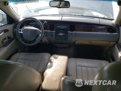 Zdjęcie 8 z 15 samochodu: 2006 LINCOLN TOWN CAR SIGNATURE VIN:1LNHM81V16Y614156 - miniatura