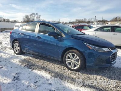 Czwarte zdjęcie samochodu z boku: 2019 CHEVROLET CRUZE LT VIN:1G1BE5SM2K7126872 - miniatura