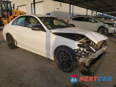 Czwarte zdjęcie samochodu z boku: 2019 MERCEDES-BENZ C 300 VIN:55SWF8DB0KU300790 - miniatura