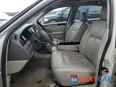 Zdjęcie 7 z 12 samochodu: 2007 LINCOLN TOWN CAR SIGNATURE LIMITED VIN:1LNHM82V77Y638767 - miniatura
