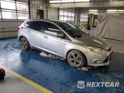 Czwarte zdjęcie samochodu z boku: 2014 FORD FOCUS SE VIN:1FADP3K29EL441893 - miniatura