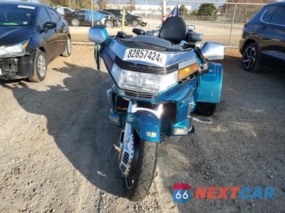Drugie zdjęcie samochodu z przodu: 1992 HONDA GL1500 SE VIN:1HFSC2237NA400812 - miniatura