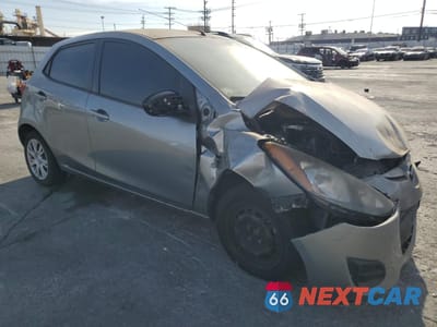 Czwarte zdjęcie samochodu z boku: 2014 MAZDA MAZDA2 SPORT VIN:JM1DE1KZ7E0171839 - miniatura