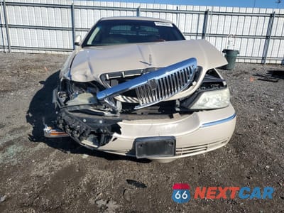 Piąte zdjęcie samochodu w środku: 2003 LINCOLN TOWN CAR CARTIER VIN:1LNHM83W03Y672471 - miniatura
