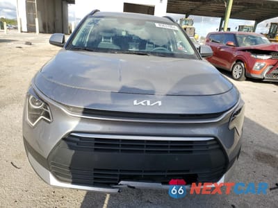 Piąte zdjęcie samochodu w środku: 2024 KIA NIRO LX VIN:KNDCP3LE2R5121629 - miniatura
