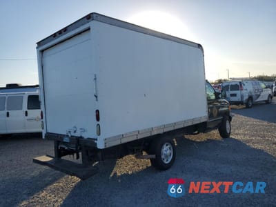 Czwarte zdjęcie samochodu z boku: 2007 FORD ECONOLINE E350 SUPER DUTY CUTAWAY VAN VIN:1FDSE35L37DA12687 - miniatura