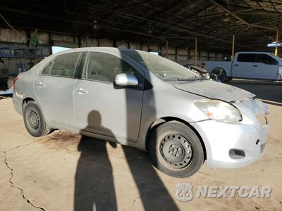 Czwarte zdjęcie samochodu z boku: 2012 TOYOTA YARIS VIN:JTDBT4K31CL027483 - miniatura