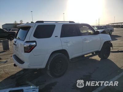 Trzecie zdjęcie samochodu z tyłu: 2020 TOYOTA 4RUNNER SR5 VIN:JTEZU5JR6L5221708 - miniatura