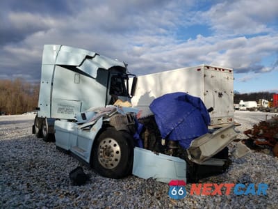 2016 VOLVO VN VNL 4V4N99EHXGN967828 - główne zdjęcie licytacji z USA - miniatura