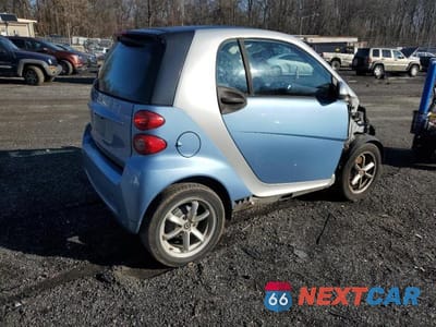 Trzecie zdjęcie samochodu z tyłu: 2012 SMART FORTWO PURE VIN:WMEEJ3BA7CK528445 - miniatura