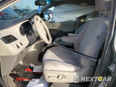 Zdjęcie 7 z 13 samochodu: 2013 TOYOTA SIENNA LE VIN:5TDJK3DC7DS060543 - miniatura