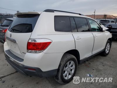 Trzecie zdjęcie samochodu z tyłu: 2011 TOYOTA HIGHLANDER BASE VIN:5TDBK3EH7BS082957 - miniatura