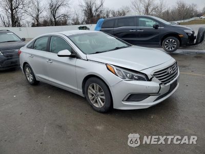 Czwarte zdjęcie samochodu z boku: 2017 HYUNDAI SONATA SE VIN:5NPE24AF3HH460911 - miniatura