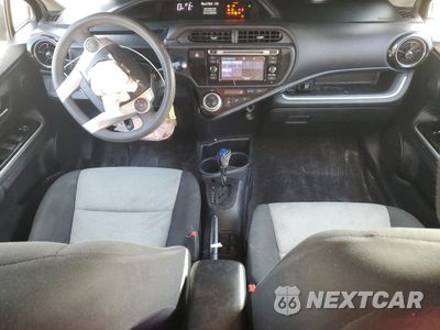 Zdjęcie 8 z 13 samochodu: 2016 TOYOTA PRIUS C VIN:JTDKDTB34G1134066 - miniatura