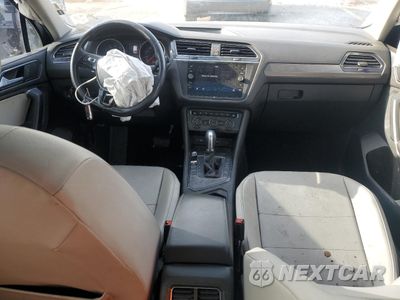 Zdjęcie 8 z 16 samochodu: 2018 VOLKSWAGEN TIGUAN SE VIN:3VV3B7AX2JM057666 - miniatura
