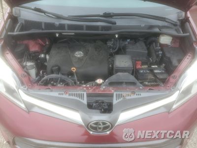 Zdjęcie 13 z 16 samochodu: 2019 TOYOTA SIENNA XLE VIN:5TDYZ3DC1KS998335 - miniatura