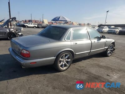 Trzecie zdjęcie samochodu z tyłu: 2002 JAGUAR XJR VIN:SAJDA15B12MF49401 - miniatura