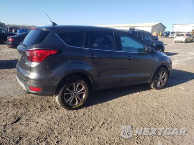 Trzecie zdjęcie samochodu z tyłu: 2019 FORD ESCAPE SE VIN:1FMCU0GD5KUC49556 - miniatura