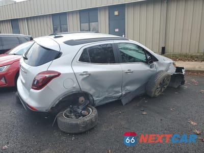 Trzecie zdjęcie samochodu z tyłu: 2022 BUICK ENCORE PREFERRED VIN:KL4CJASM9NB529582 - miniatura