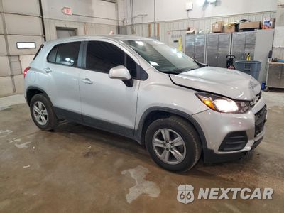 Czwarte zdjęcie samochodu z boku: 2018 CHEVROLET TRAX LS VIN:3GNCJNSB9JL289106 - miniatura