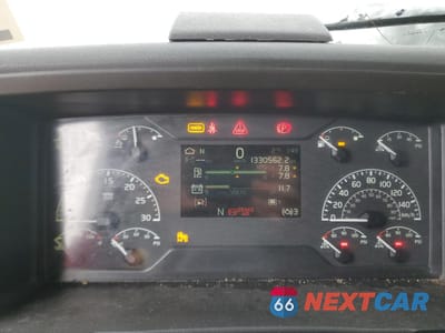 Zdjęcie 8 z 10 samochodu: 2019 VOLVO VN VNL VIN:ZV4NC9EH6KN903411 - miniatura