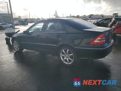 Drugie zdjęcie samochodu z przodu: 2003 MERCEDES-BENZ C 230K SPORT SEDAN VIN:WDBRF40J83F432194 - miniatura