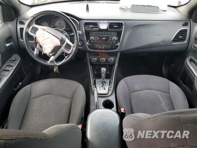 Zdjęcie 8 z 14 samochodu: 2012 CHRYSLER 200 TOURING VIN:1C3CCBBG5CN306732 - miniatura