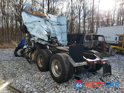 Trzecie zdjęcie samochodu z tyłu: 2016 VOLVO VN VNL VIN:4V4N99EHXGN967828 - miniatura