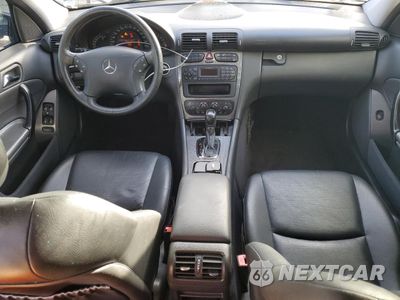Zdjęcie 8 z 14 samochodu: 2003 MERCEDES-BENZ C 230K SPORT SEDAN VIN:WDBRF40J83F432194 - miniatura