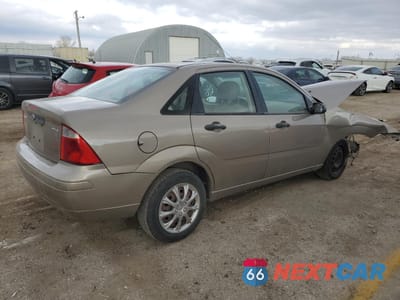 Trzecie zdjęcie samochodu z tyłu: 2005 FORD FOCUS ZX4 VIN:1FAFP34N35W315219 - miniatura