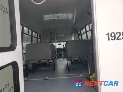 Zdjęcie 10 z 16 samochodu: 2019 FORD ECONOLINE E350 SUPER DUTY CUTAWAY VAN VIN:1FDEE3FS7KDC34256 - miniatura