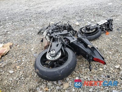 Czwarte zdjęcie samochodu z boku: 2024 YAMAHA YZFR1 VIN:JYARN66E2RA004861 - miniatura