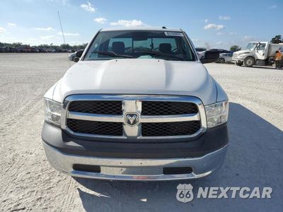 Piąte zdjęcie samochodu w środku: 2018 RAM 1500 ST VIN:3C6JR6DT1JG177954 - miniatura