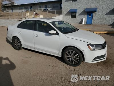 Czwarte zdjęcie samochodu z boku: 2017 VOLKSWAGEN JETTA SE VIN:3VWDB7AJ4HM208562 - miniatura
